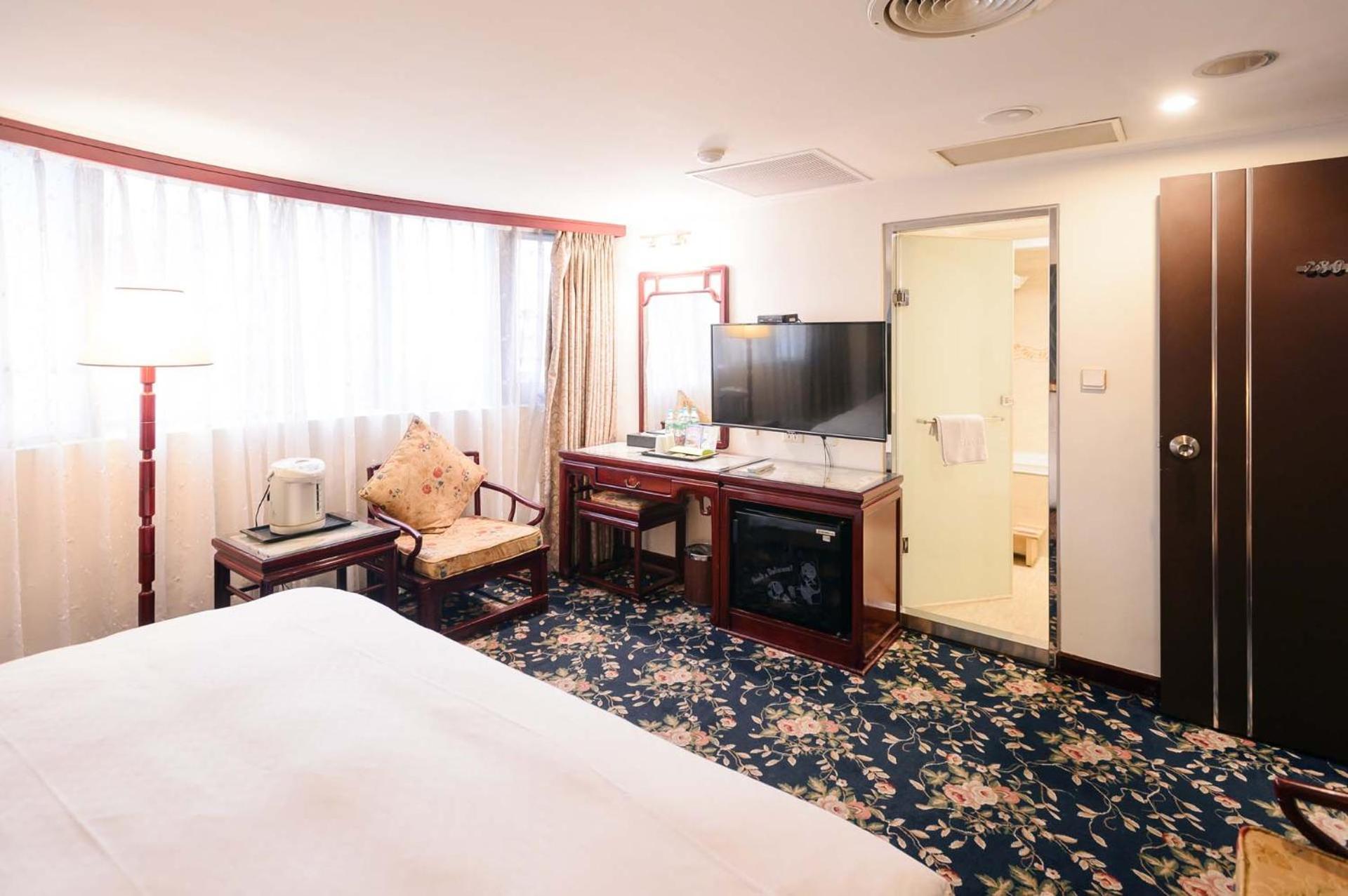 Kiwi Hotel Mrt Wenxin Branch Taichung Dış mekan fotoğraf