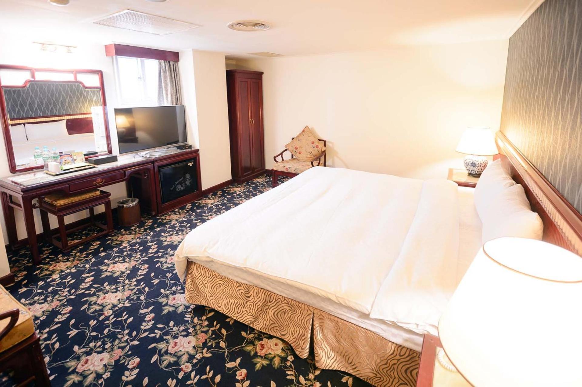 Kiwi Hotel Mrt Wenxin Branch Taichung Dış mekan fotoğraf