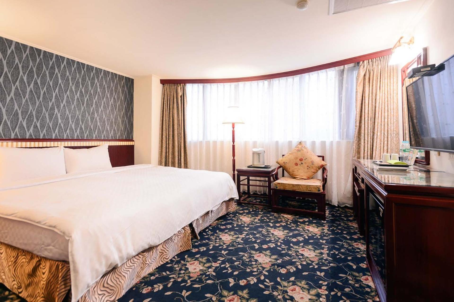 Kiwi Hotel Mrt Wenxin Branch Taichung Dış mekan fotoğraf
