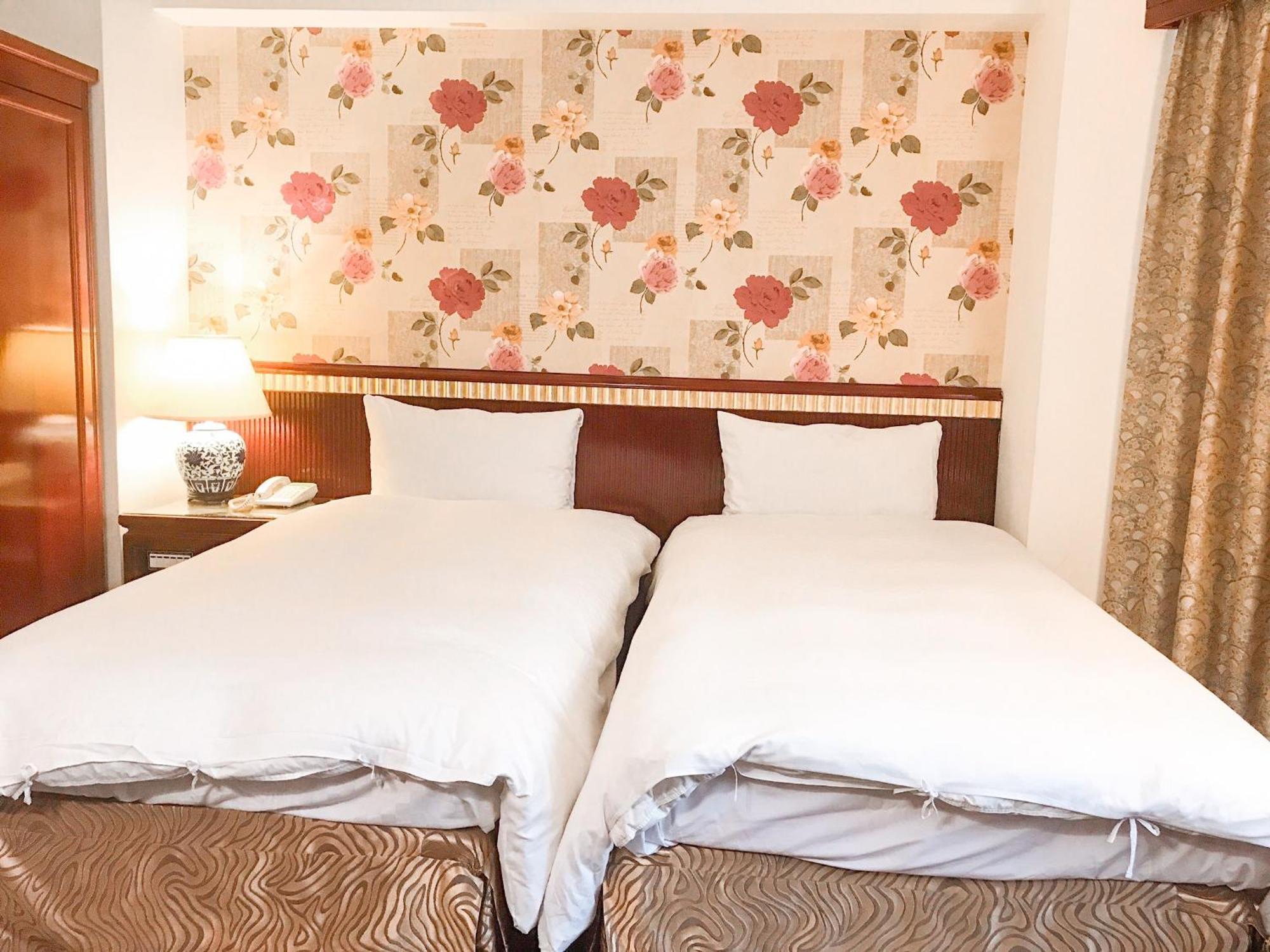 Kiwi Hotel Mrt Wenxin Branch Taichung Dış mekan fotoğraf