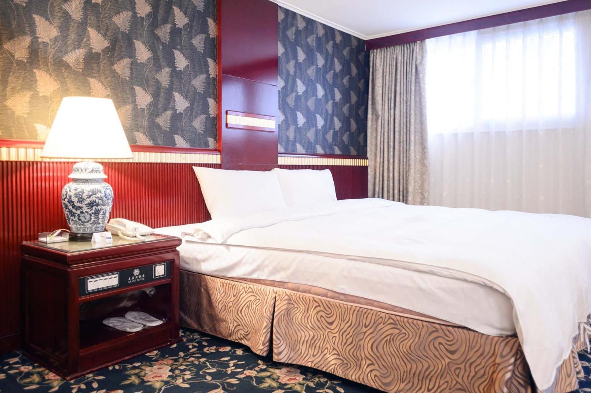 Kiwi Hotel Mrt Wenxin Branch Taichung Dış mekan fotoğraf