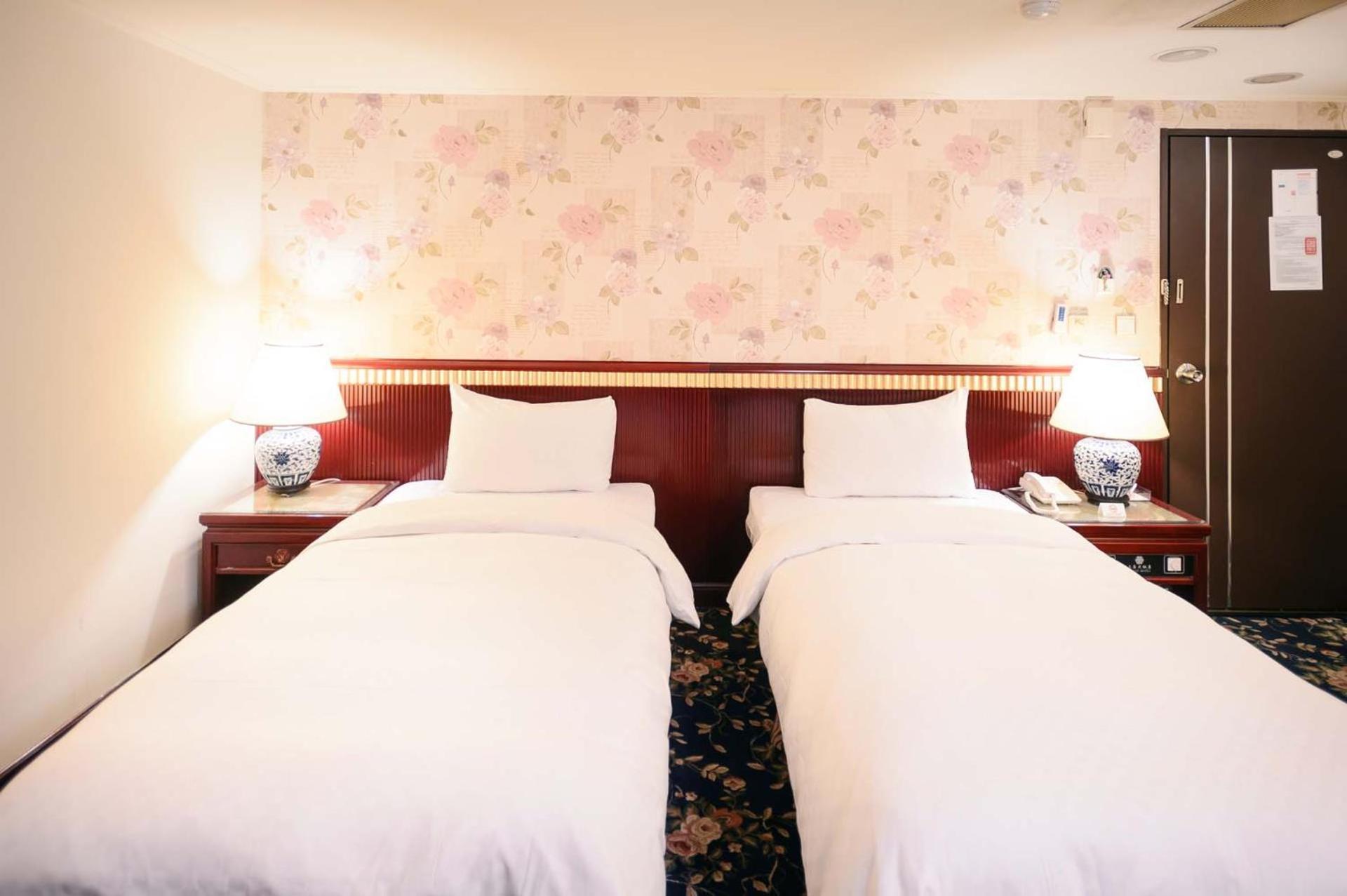 Kiwi Hotel Mrt Wenxin Branch Taichung Dış mekan fotoğraf