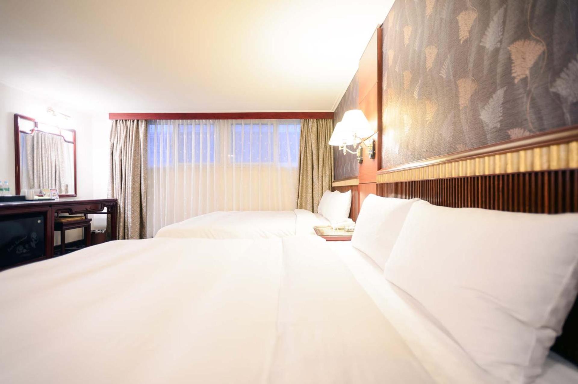 Kiwi Hotel Mrt Wenxin Branch Taichung Dış mekan fotoğraf