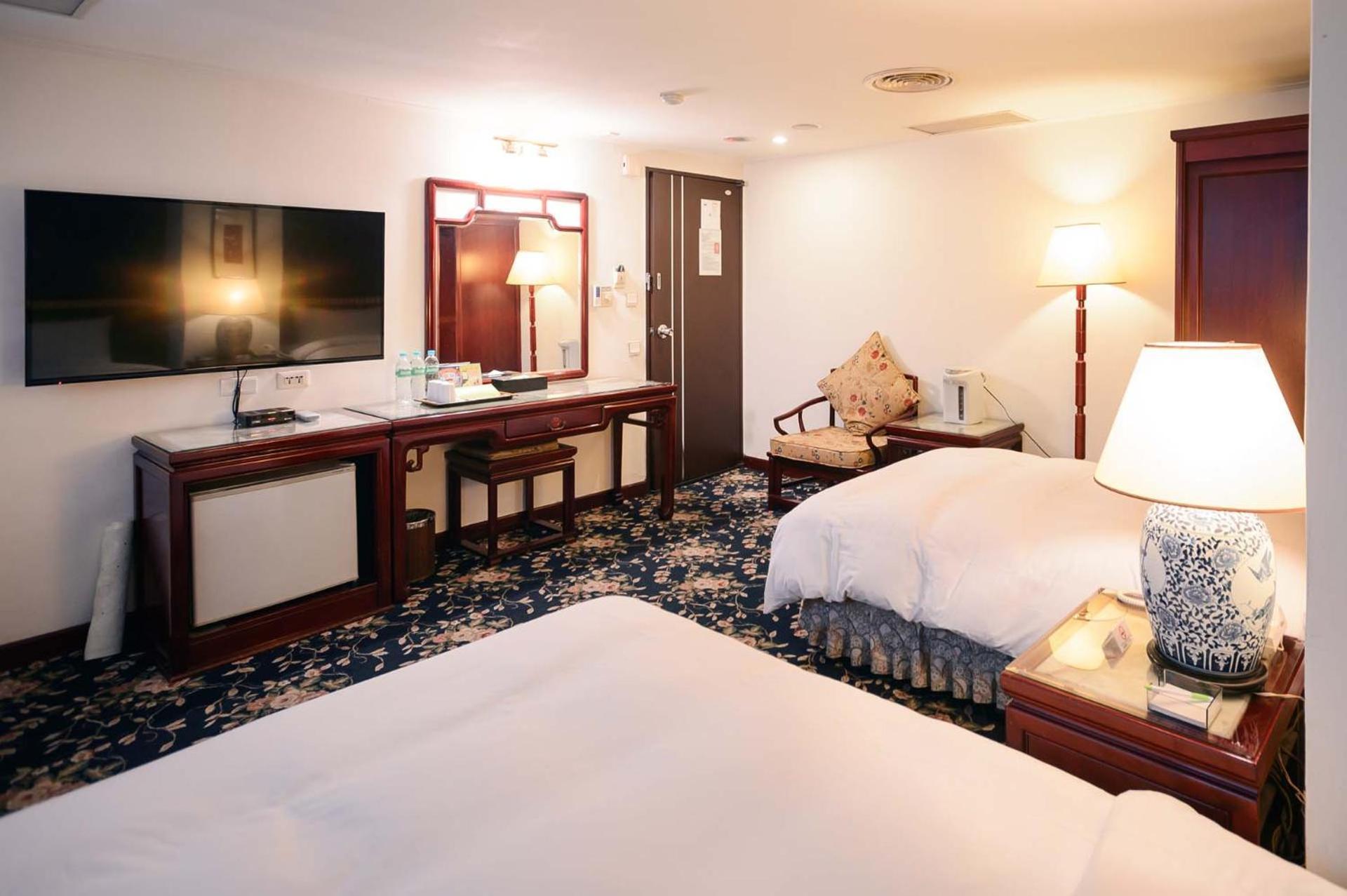 Kiwi Hotel Mrt Wenxin Branch Taichung Dış mekan fotoğraf