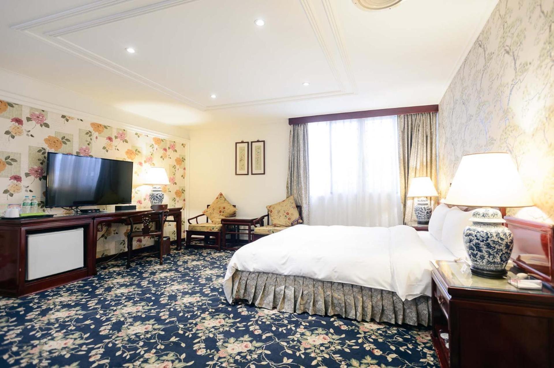 Kiwi Hotel Mrt Wenxin Branch Taichung Dış mekan fotoğraf
