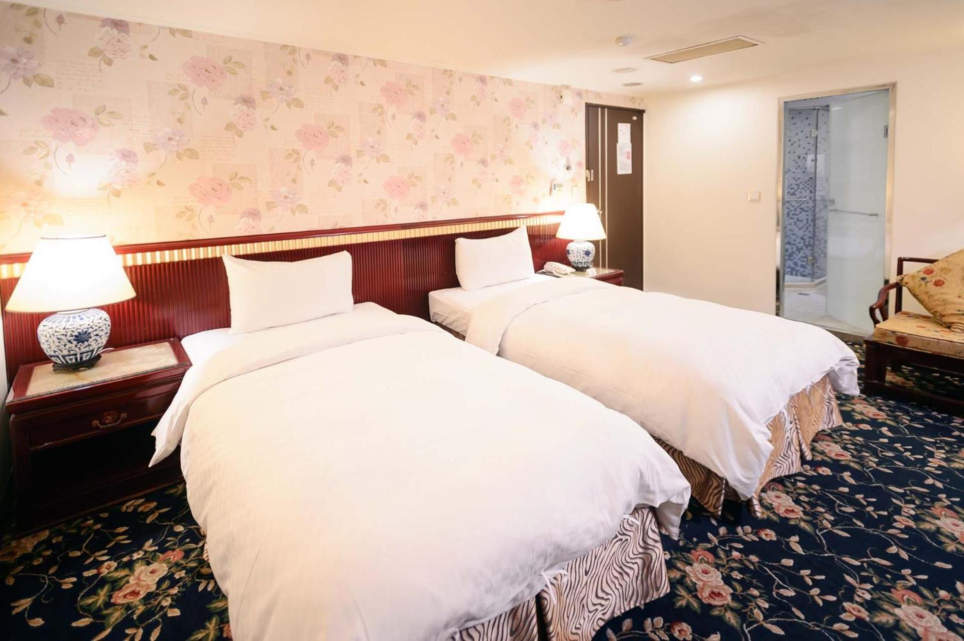 Kiwi Hotel Mrt Wenxin Branch Taichung Dış mekan fotoğraf