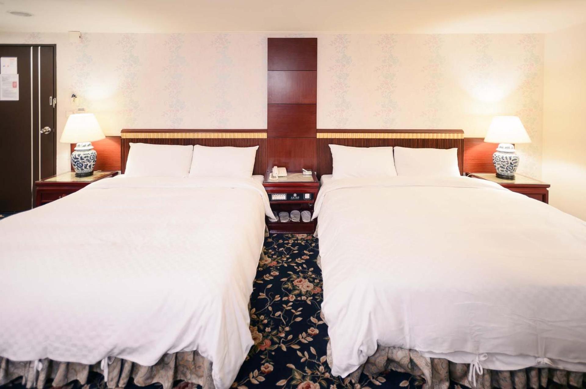 Kiwi Hotel Mrt Wenxin Branch Taichung Dış mekan fotoğraf