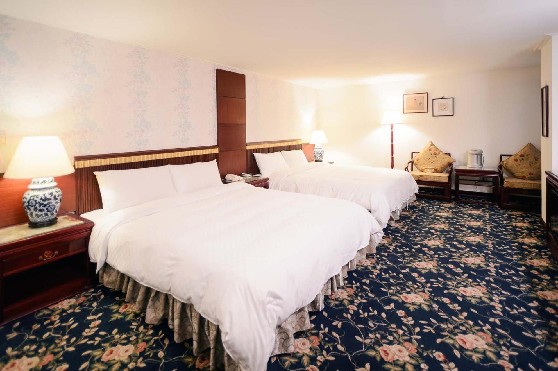 Kiwi Hotel Mrt Wenxin Branch Taichung Dış mekan fotoğraf