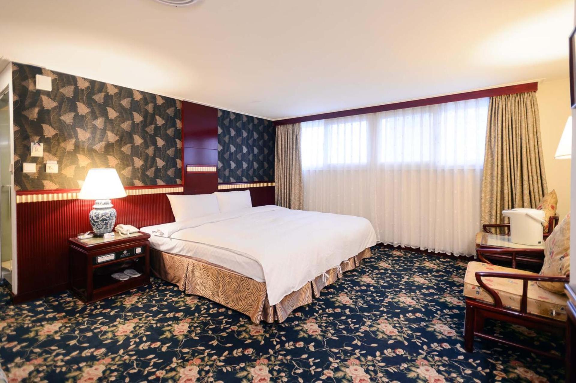 Kiwi Hotel Mrt Wenxin Branch Taichung Dış mekan fotoğraf